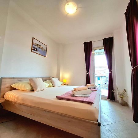 Cozy 1-Bedroom Apartment Near The Center Of Trogir Buitenkant foto