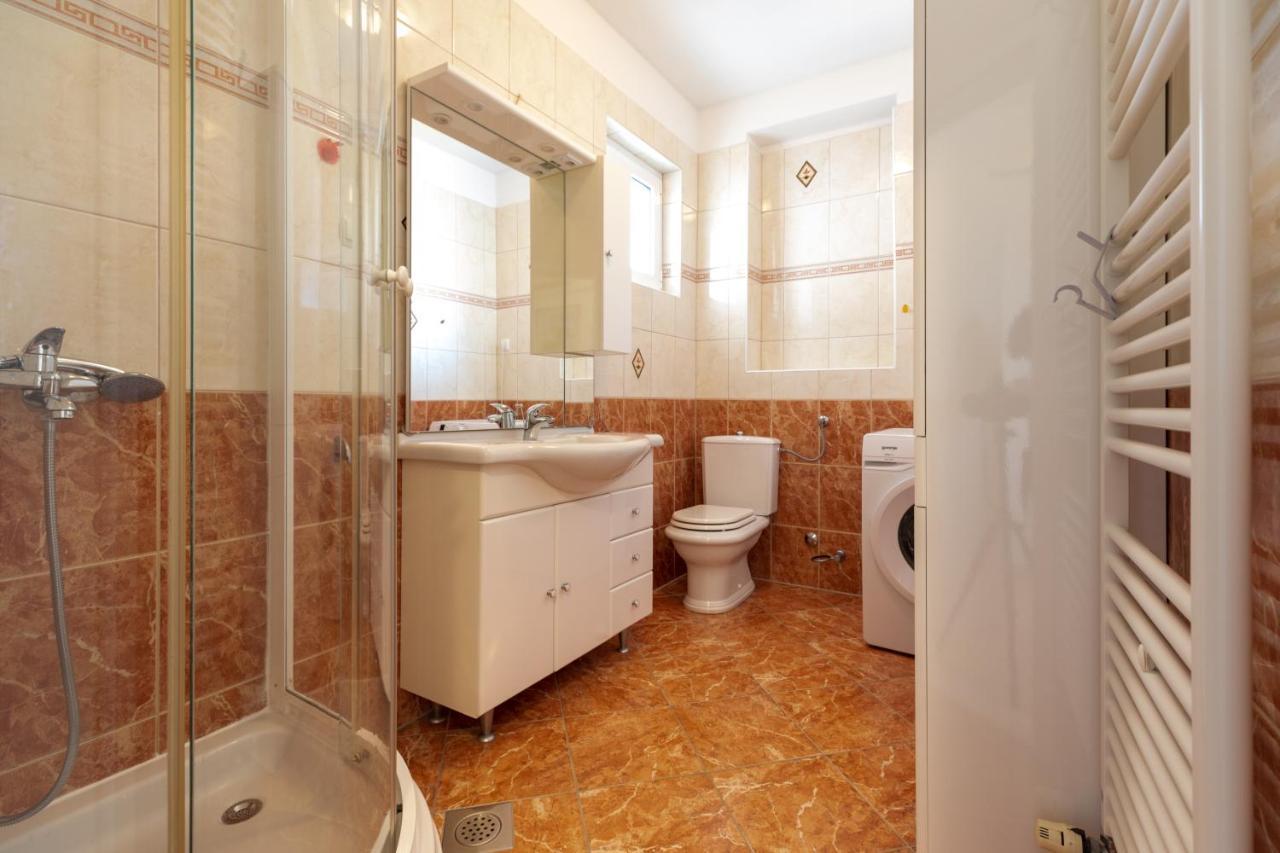 Cozy 1-Bedroom Apartment Near The Center Of Trogir Buitenkant foto