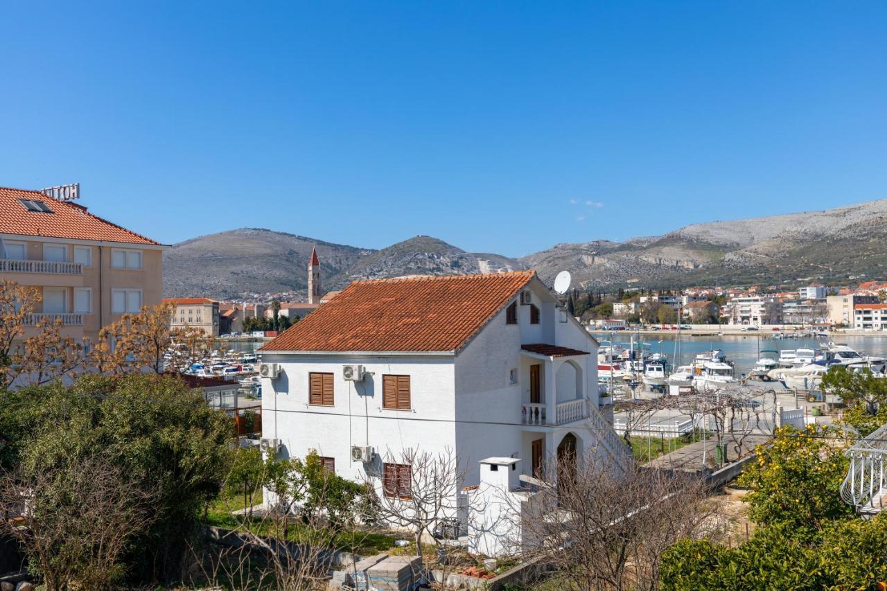 Cozy 1-Bedroom Apartment Near The Center Of Trogir Buitenkant foto
